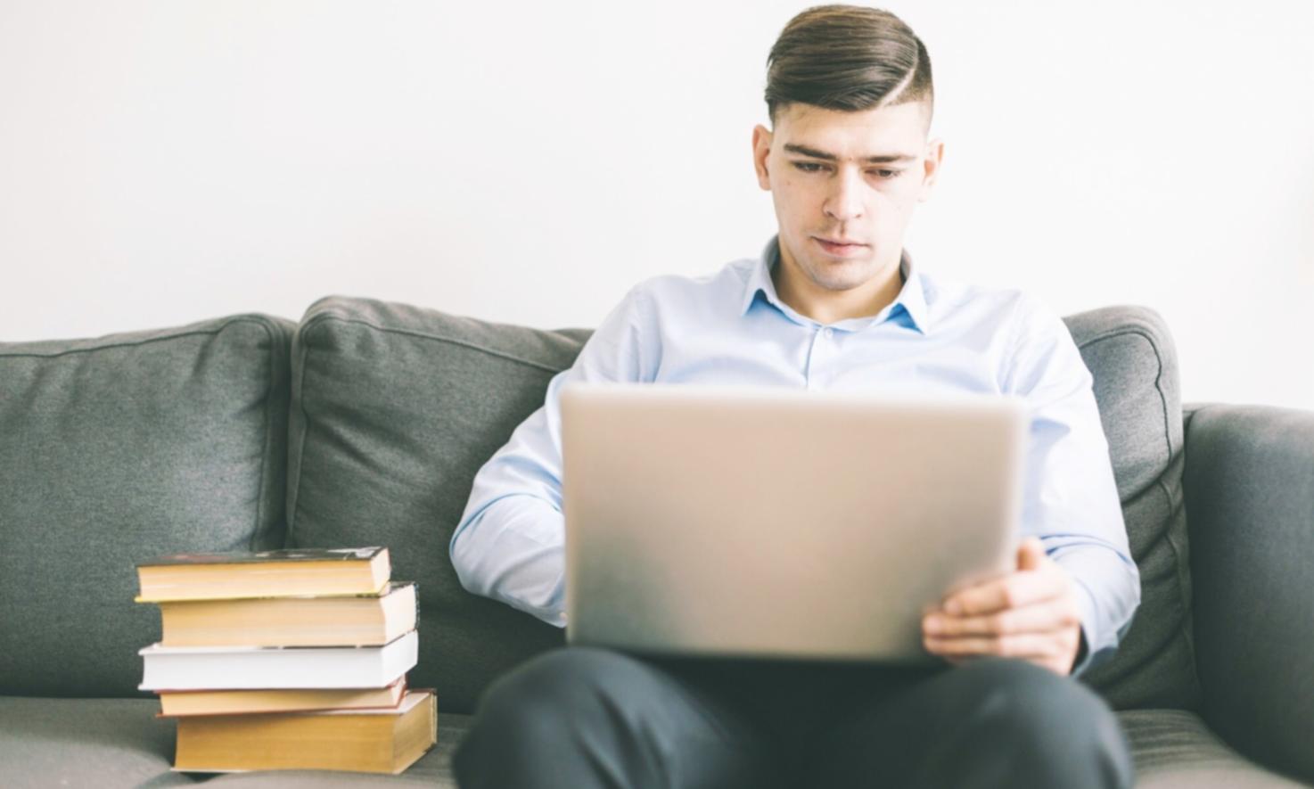 Organisation méthodique de documents financiers et planning hebdomadaire